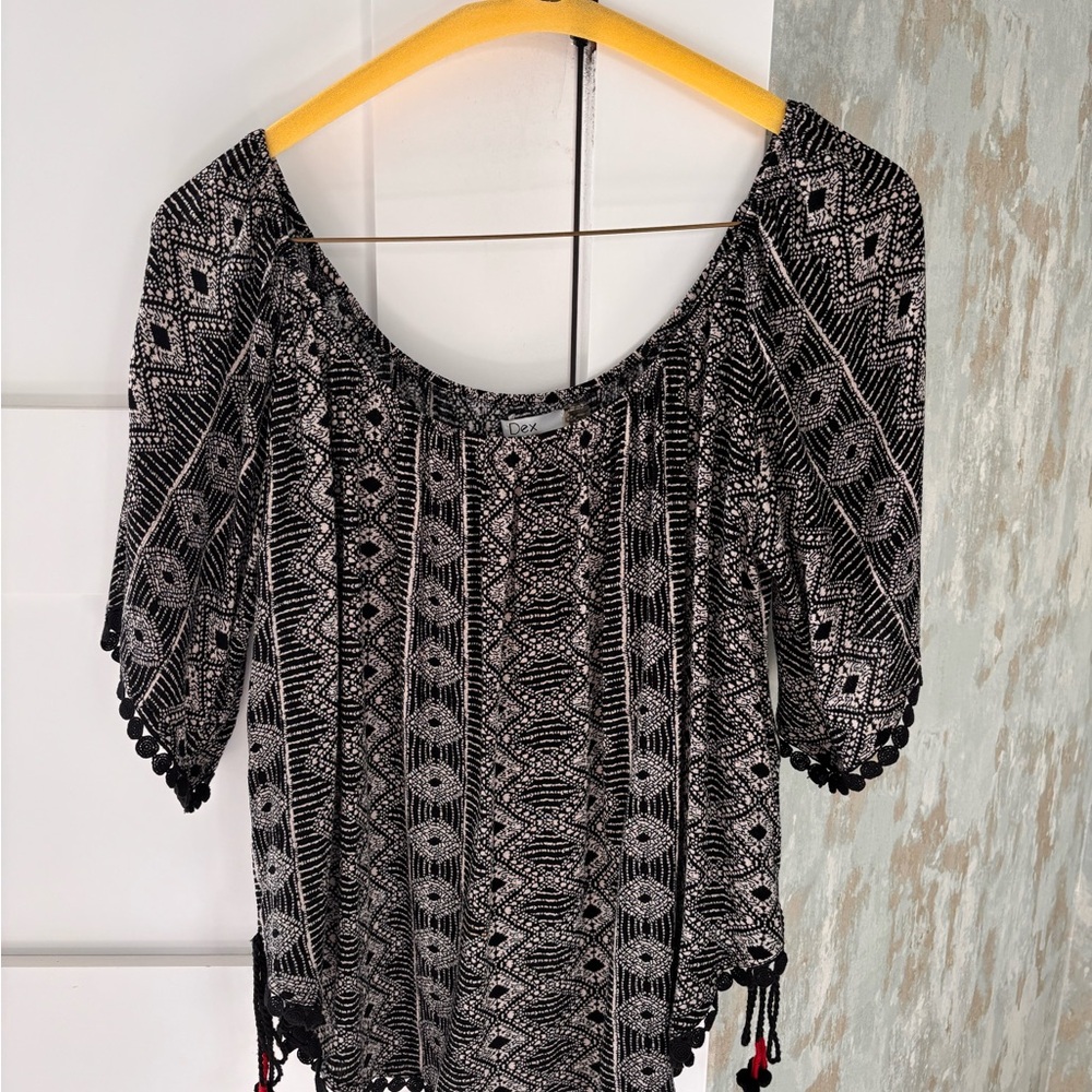 Black and White Patterned Women's Top